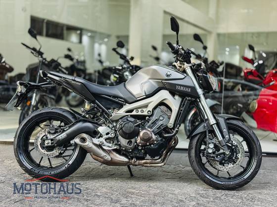 YAMAHA MT-09 